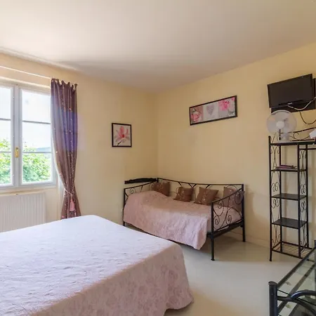 Le Relais Des 5 Chateaux Hotel 3*