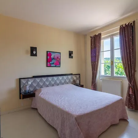 Hotel Le Relais Des 5 Chateaux Vézac