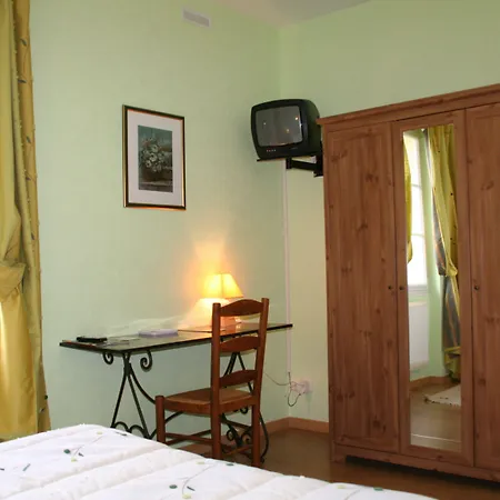 Le Relais Des 5 Chateaux Hotel 3*