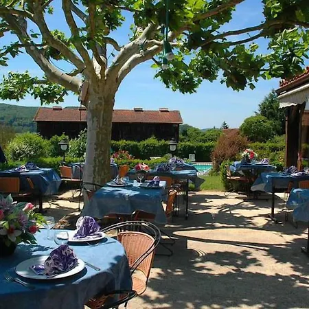 Hotel Le Relais Des 5 Chateaux Vézac