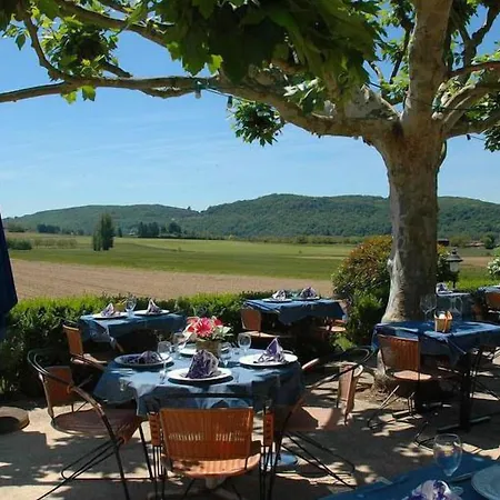 Le Relais Des 5 Chateaux Hotel 3*