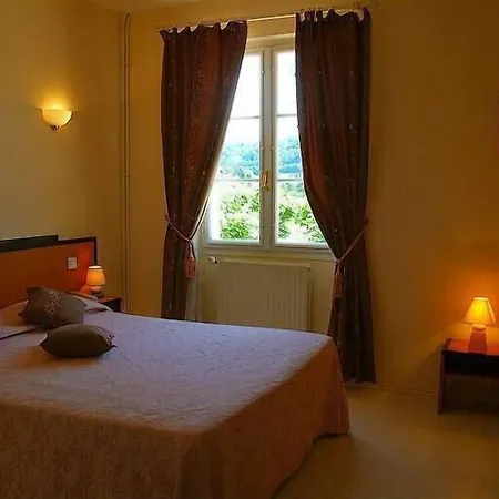 Le Relais Des 5 Chateaux Hotel 3*