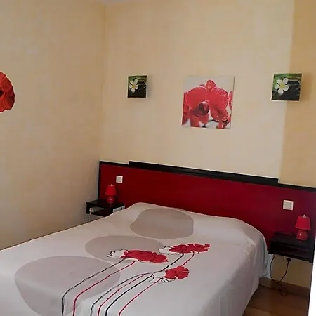 Hotel Le Relais Des 5 Chateaux Vézac