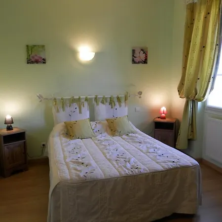 Le Relais Des 5 Chateaux Hotel 3*