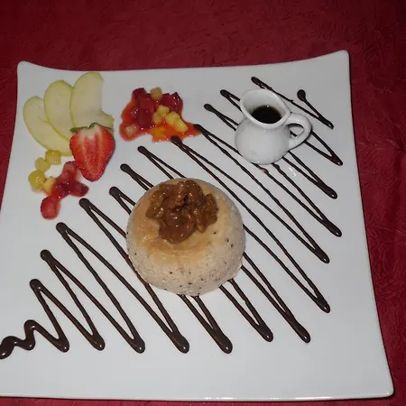 Le Relais Des 5 Chateaux Hotel 3*