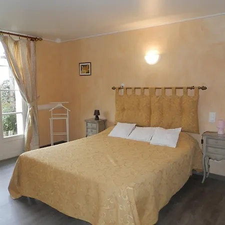 Le Relais Des 5 Chateaux Hotel