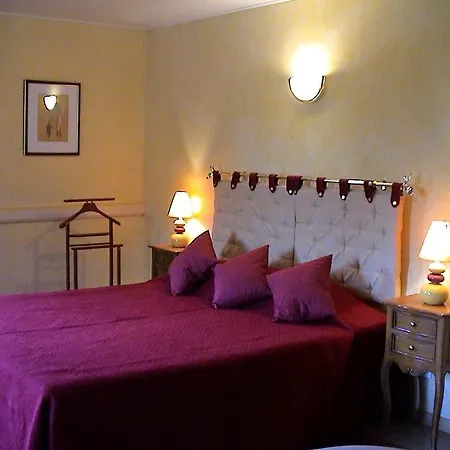 Le Relais Des 5 Chateaux 3*