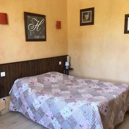 Le Relais Des 5 Chateaux Hotel 3*