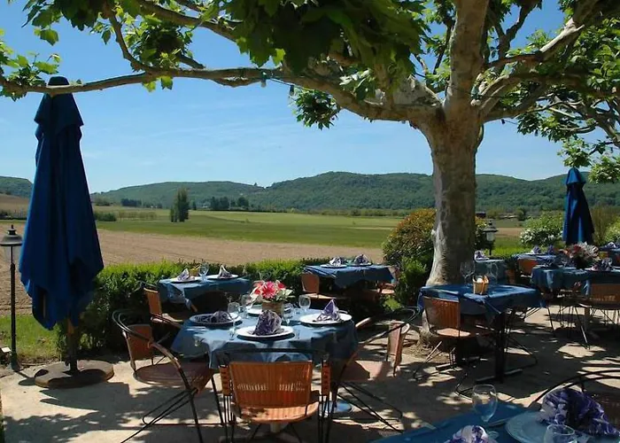 Le Relais Des 5 Chateaux Hotel 3*