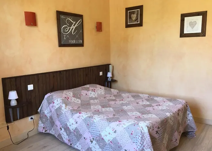 Le Relais Des 5 Chateaux Hotel 3*